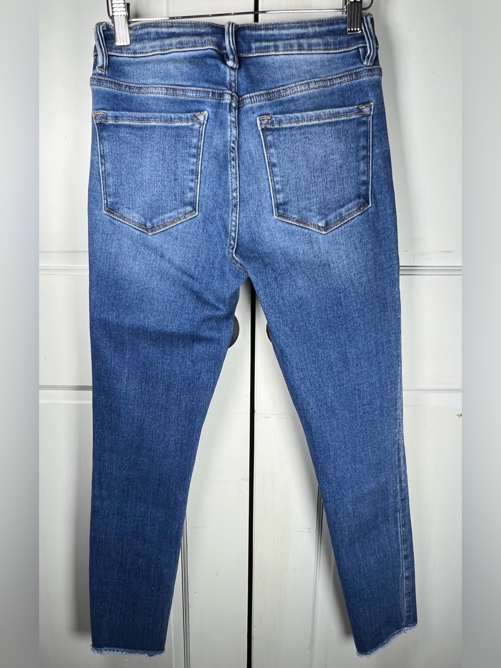 VERVET Med Wash Skinny Jeans Very Stretchy Raw Hem Sz 26 - Picture 2 of 9